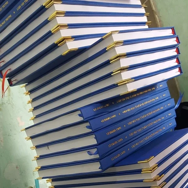 Làm bìa da mạ chữ vàng